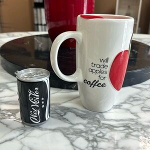 Mudpie Mug with lid 24 oz. + gift